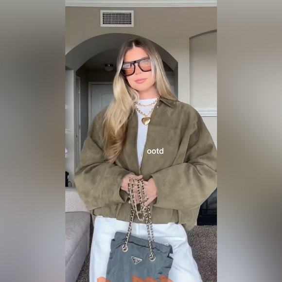 Cropped black jacket - Picture 4 of 4